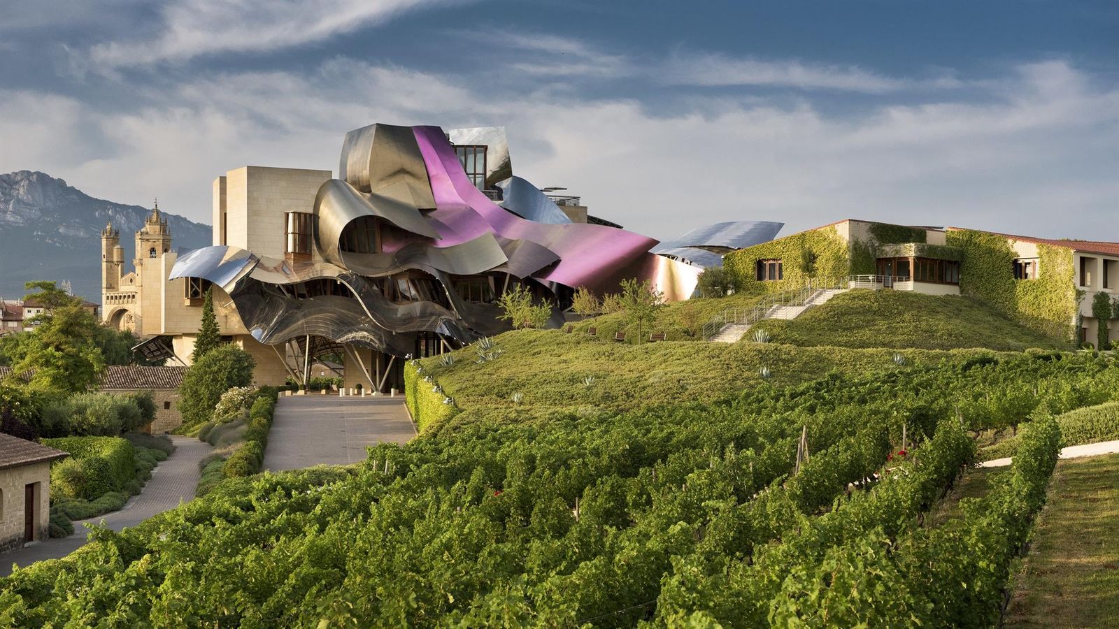 Hotel Marqués de Riscal: 20 anos do ícone de titânio que reinventou Rioja Alavesa