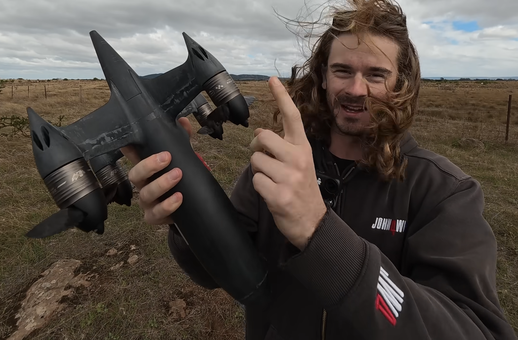 Dron Blackbird atinge 730 km/h e desafia recorde mundial de velocidade