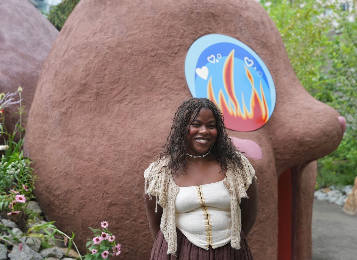 O jardim de Okoyomon no MoMA: um portal no lugar de um túmulo