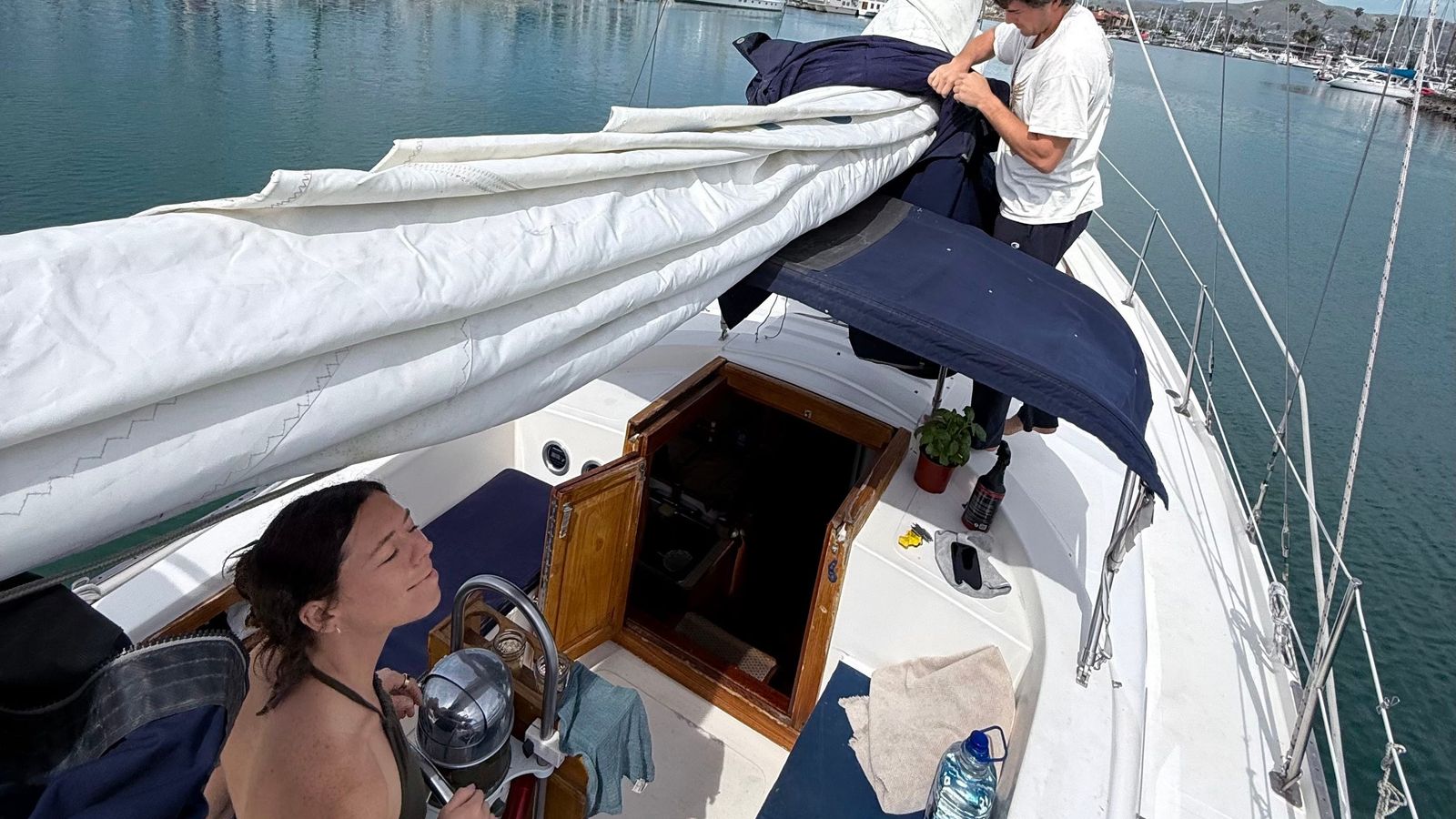 Velejando pelo custo: casal relata vida em barco nos EUA