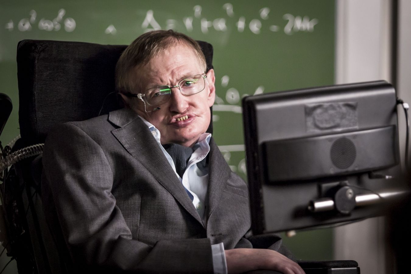 Hawking, IA e o fim da empatia: a ciência pop no divã