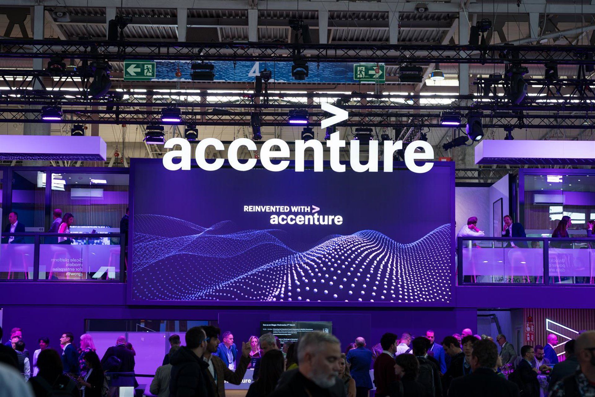 Accenture derrete 15% na bolsa após revisar projeções de receita