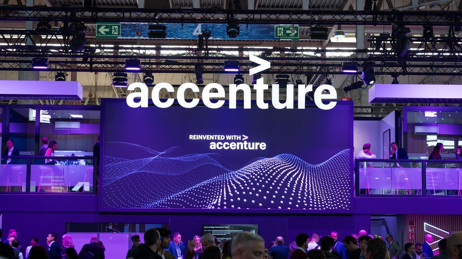 Accenture derrete 15% na bolsa após revisar projeções de receita