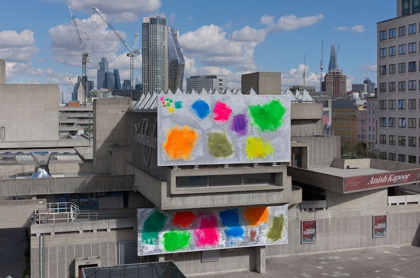 Renée Levi cobre Hayward Gallery com pintura fluorescente