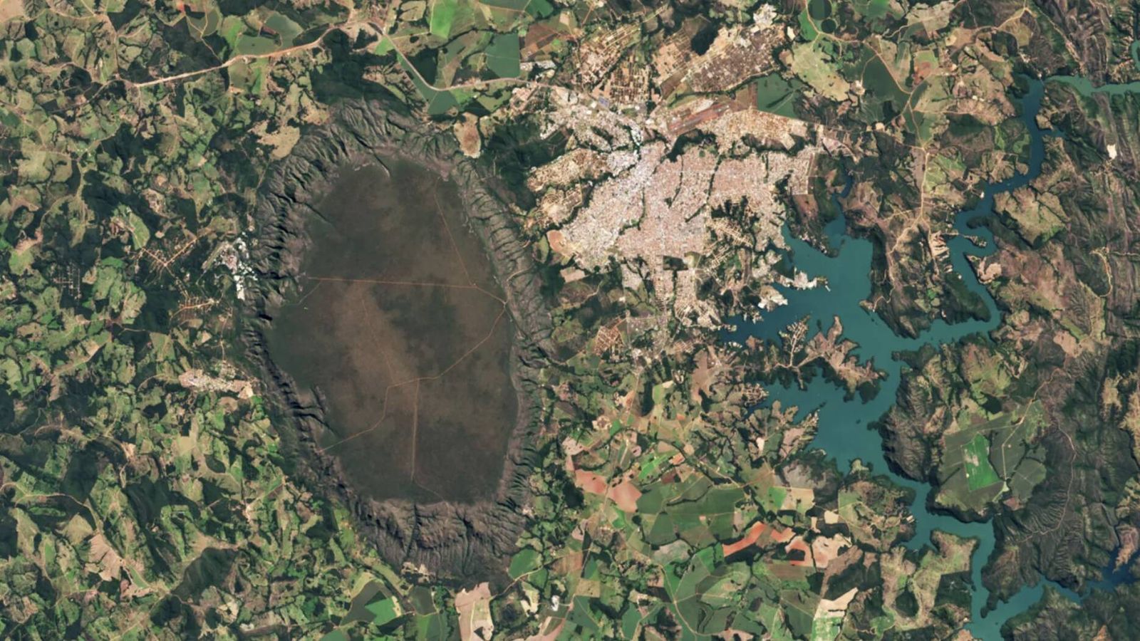 NASA destaca em nova imagem 'esponja' geológica brasileira de 600 milhões de anos