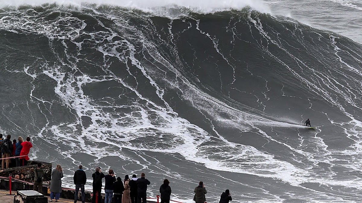 Tikanui Smith e a busca pelo limite humano nas ondas de Nazaré