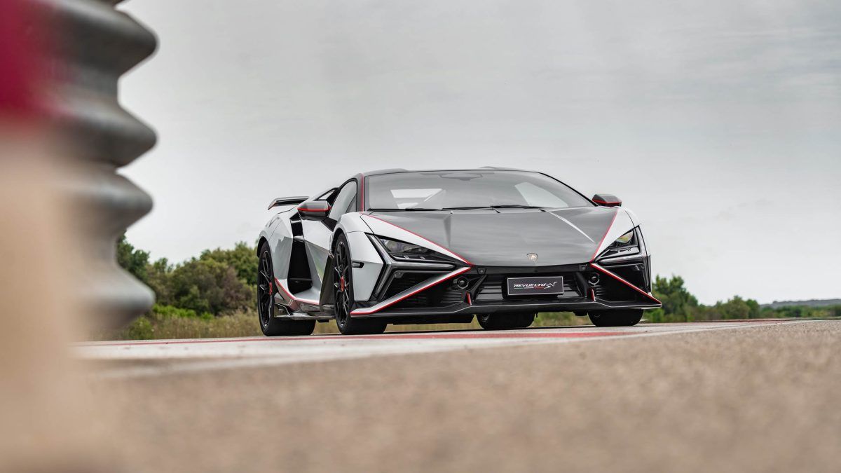 O que a Lamborghini ouve quando o motor se cala