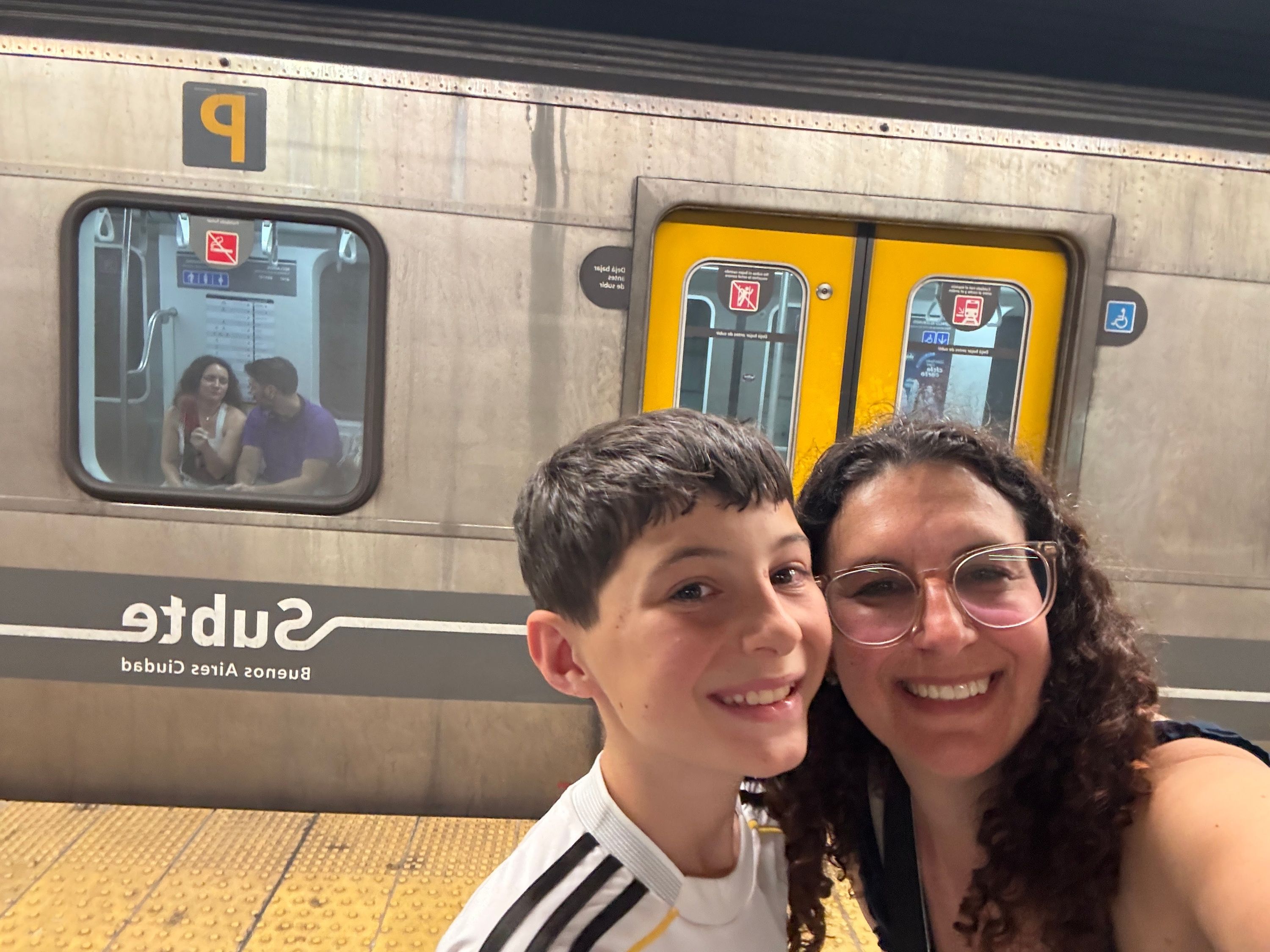 Viagens solo dos pais como catalisador de autonomia infantil
