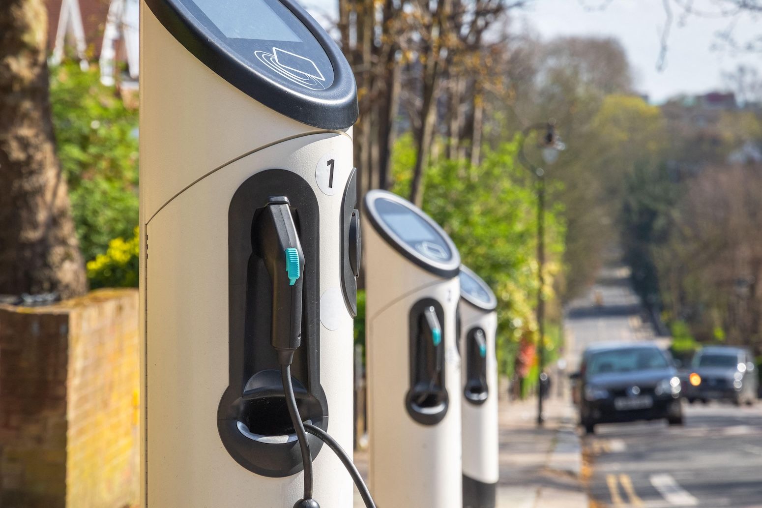 Motoristas britânicos economizam £3 bilhões ao ano com veículos elétricos