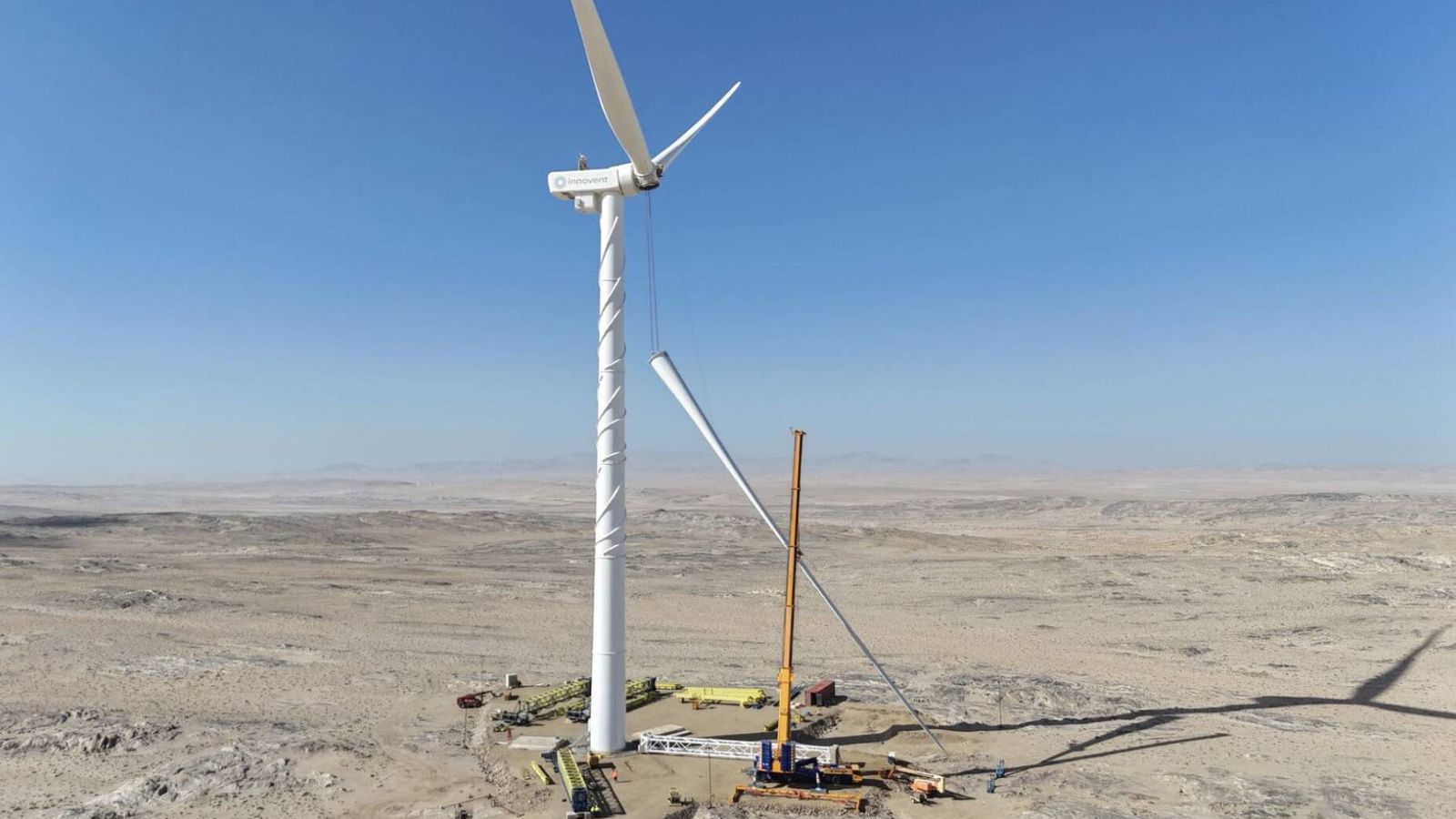 Nabrawind instala turbina gigante em deserto sem o uso de guindastes