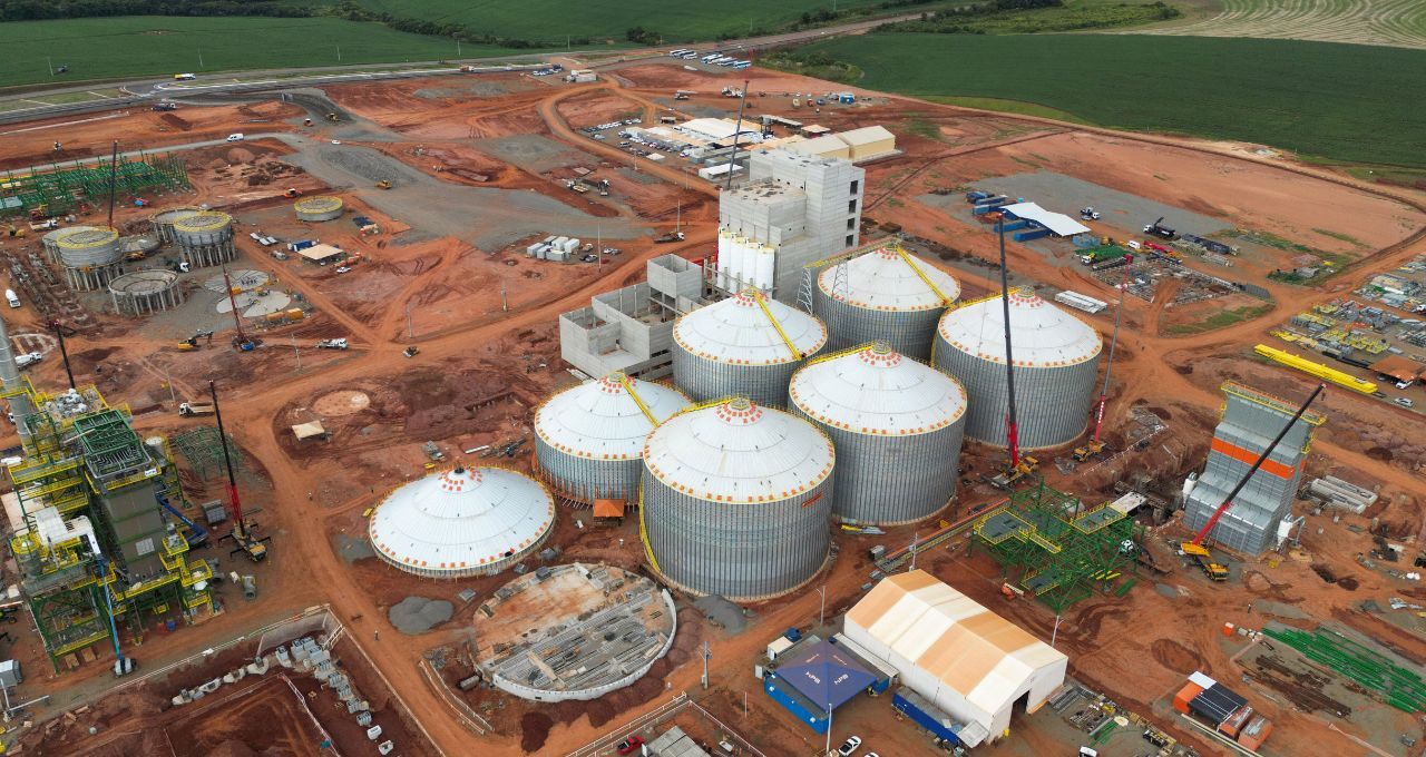 Etanol ganha tração como alternativa viável para descarbonizar navios
