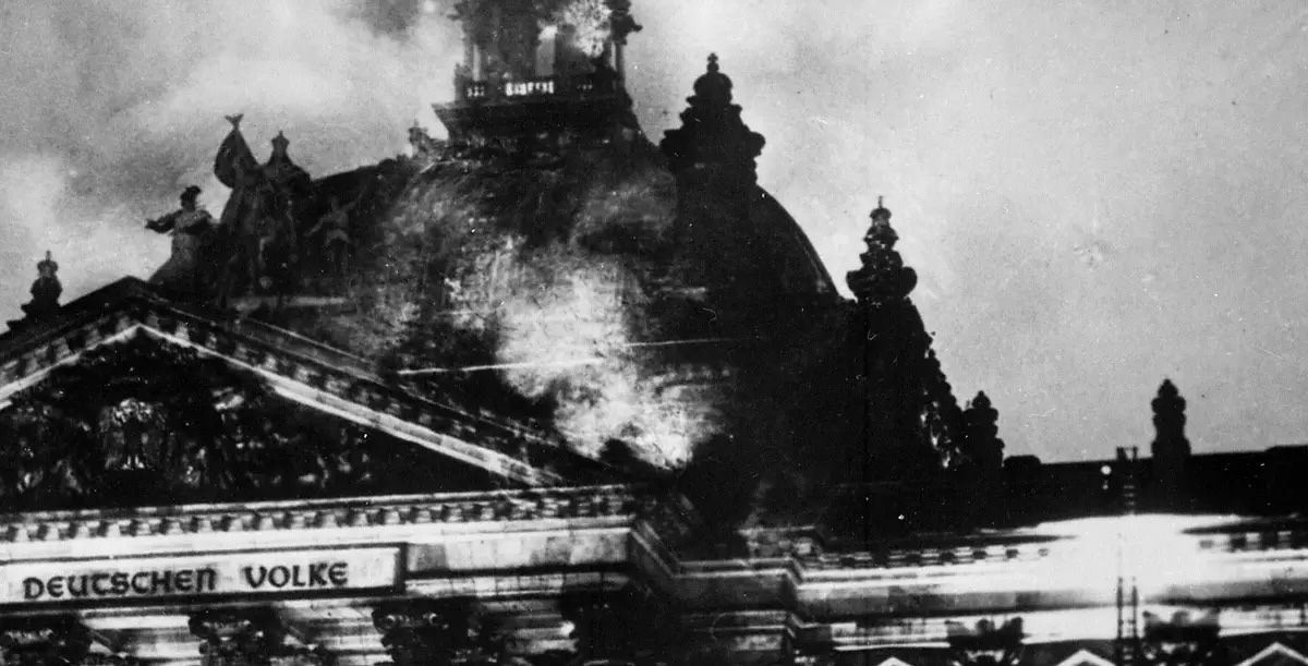 Democracia de Weimar: como o sistema proporcional abriu caminho para Hitler