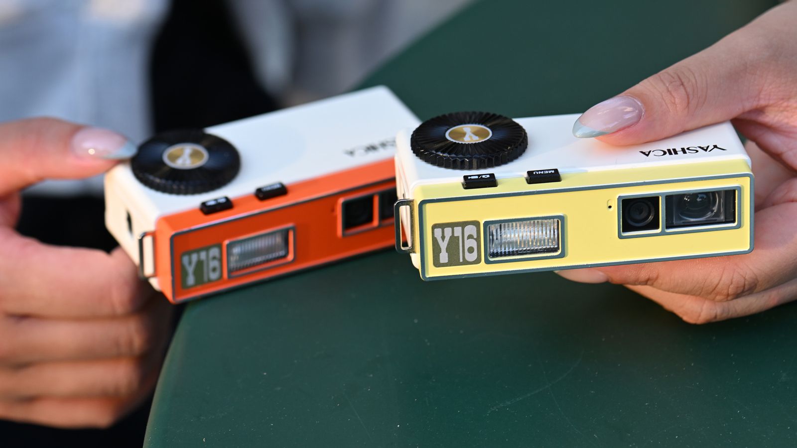 Yashica aposta em micro-câmera retrô de US$ 119 para reviver glória passada