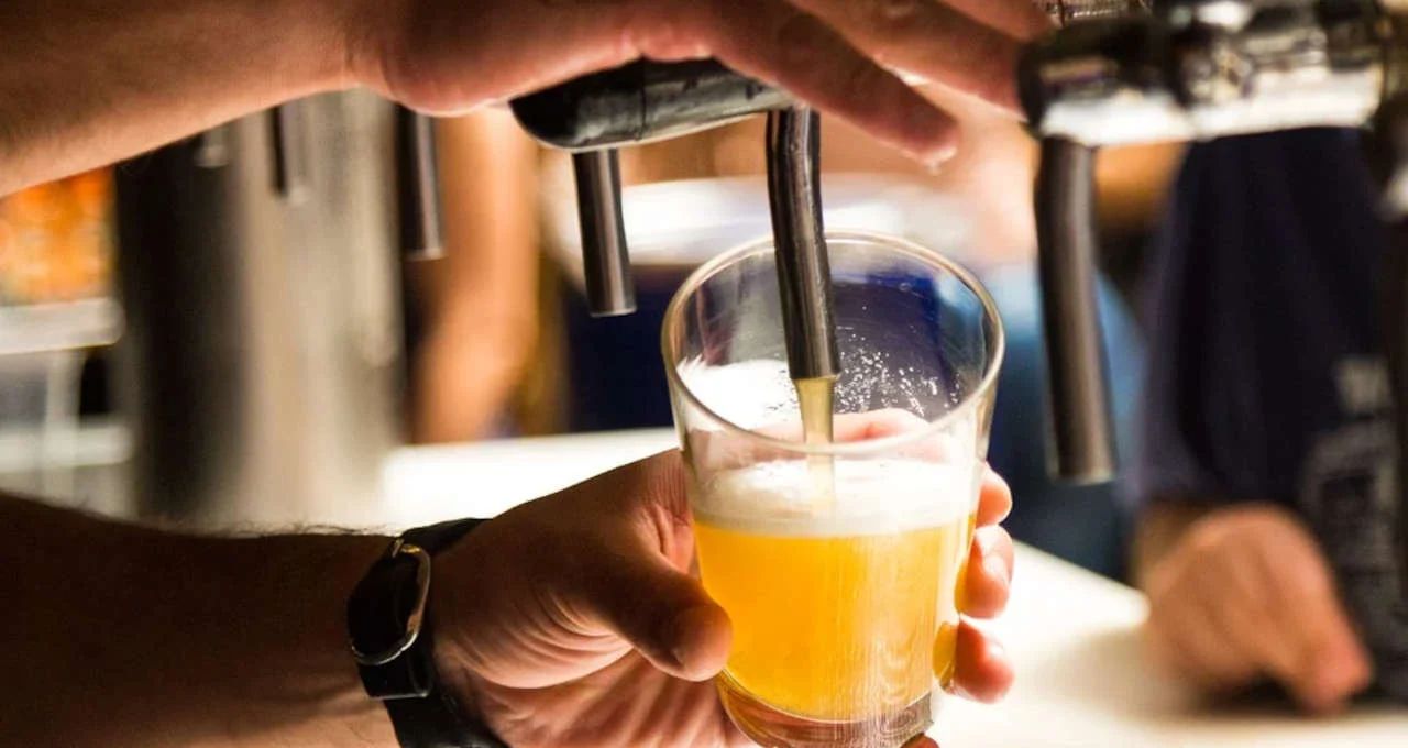 Consumo de cerveja no Brasil encolhe; Ambev (ABEV3) tenta se recuperar