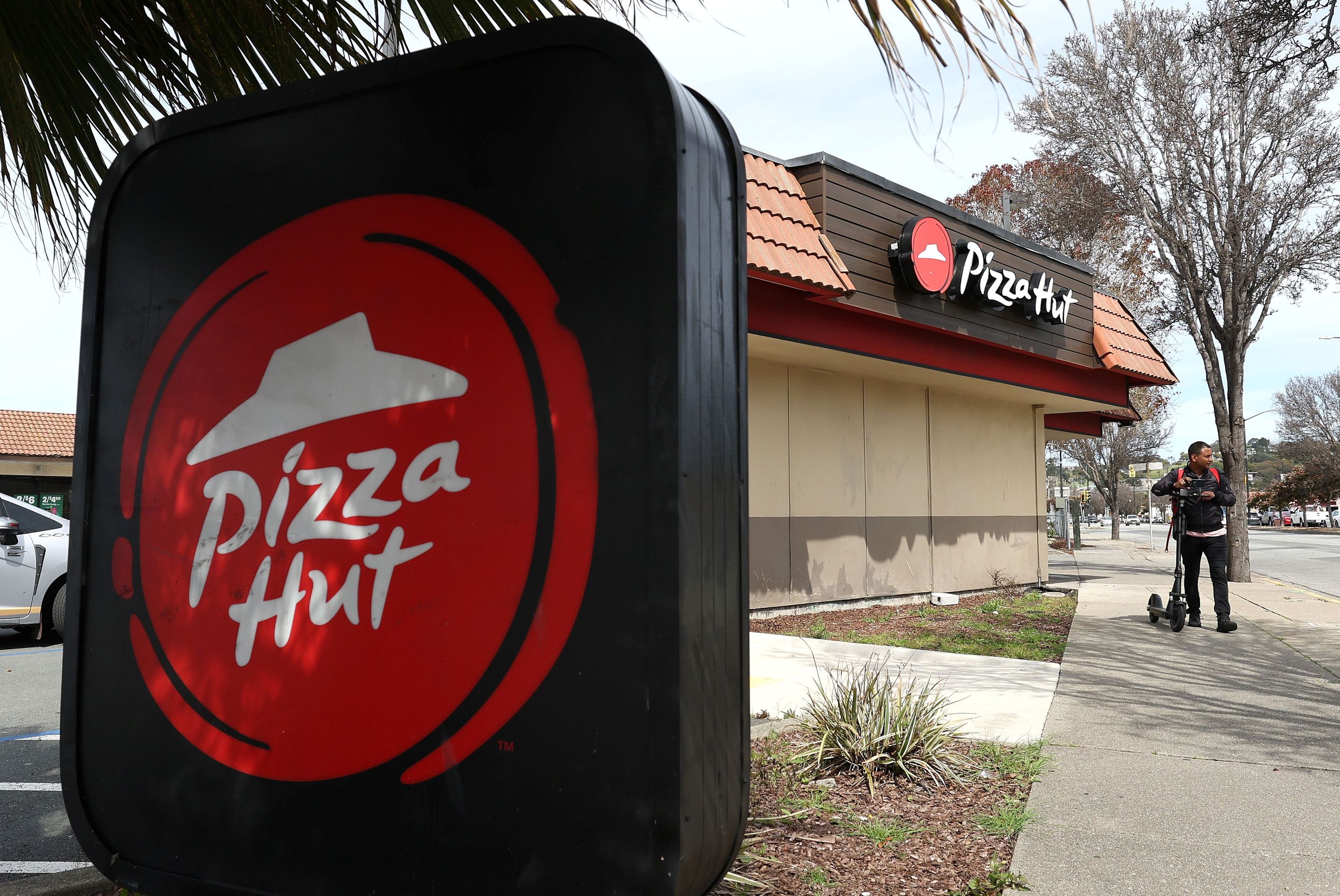 Yum! Brands vende Pizza Hut por R$ 13,7 bilhões para focar em KFC e Taco Bell