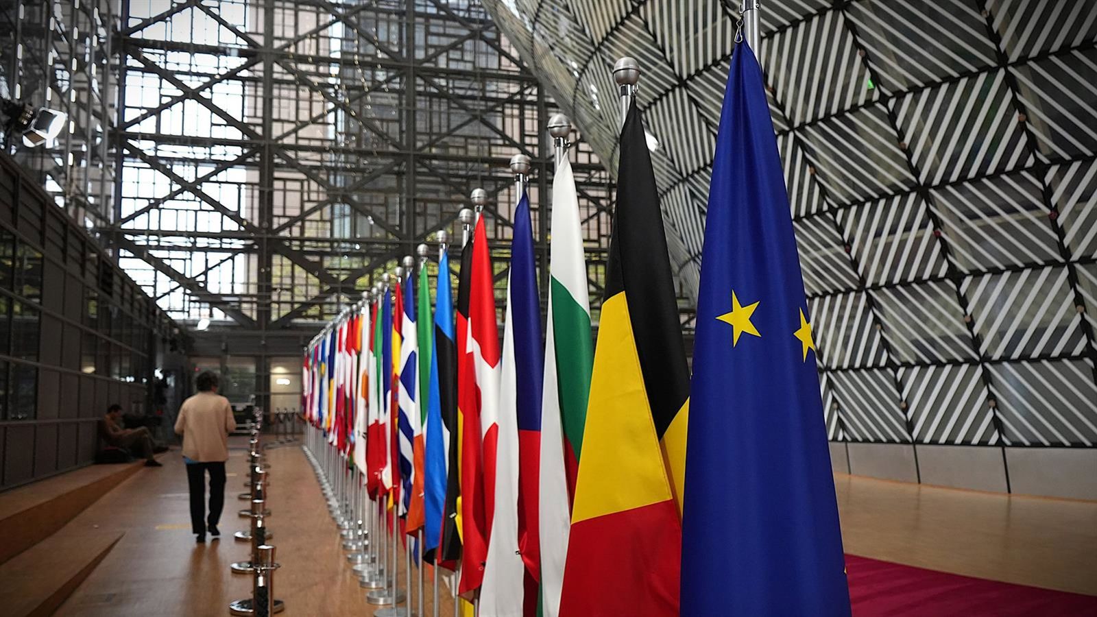 UE enfrenta pressão internacional para adiar metas de metano em combustíveis