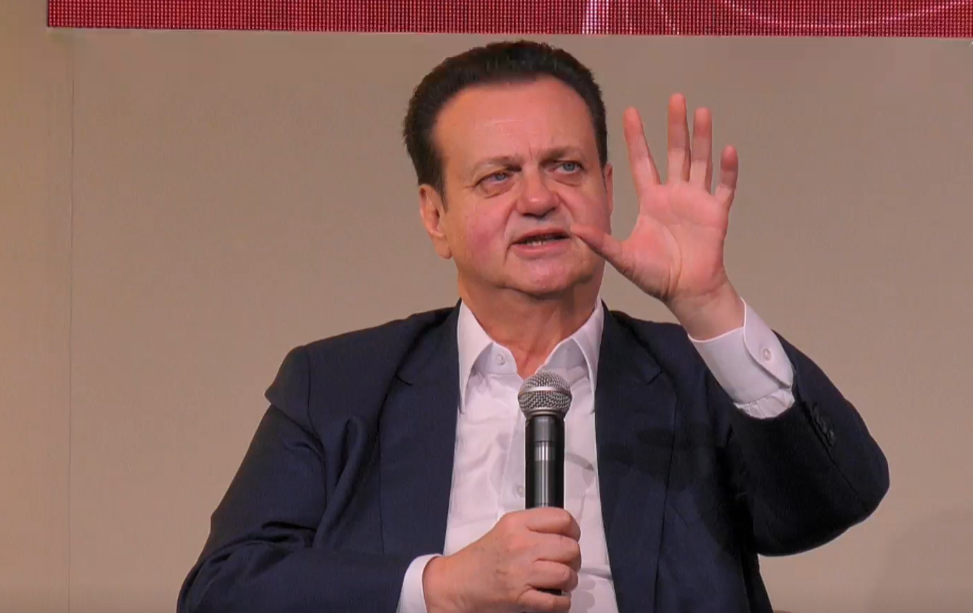 Kassab aponta desgaste político na estratégia da família Bolsonaro com governo Trump