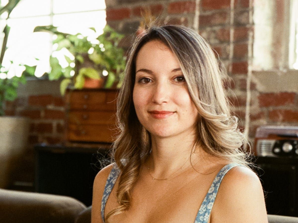 Substack de Amy Suto fatura US$ 263 mil com vagas para escritores
