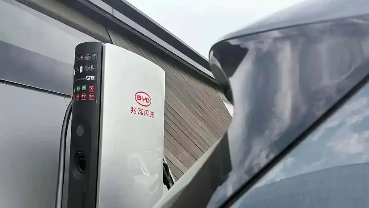 A BYD ataca o gargalo da recarga: um 'powerbank' para as cidades