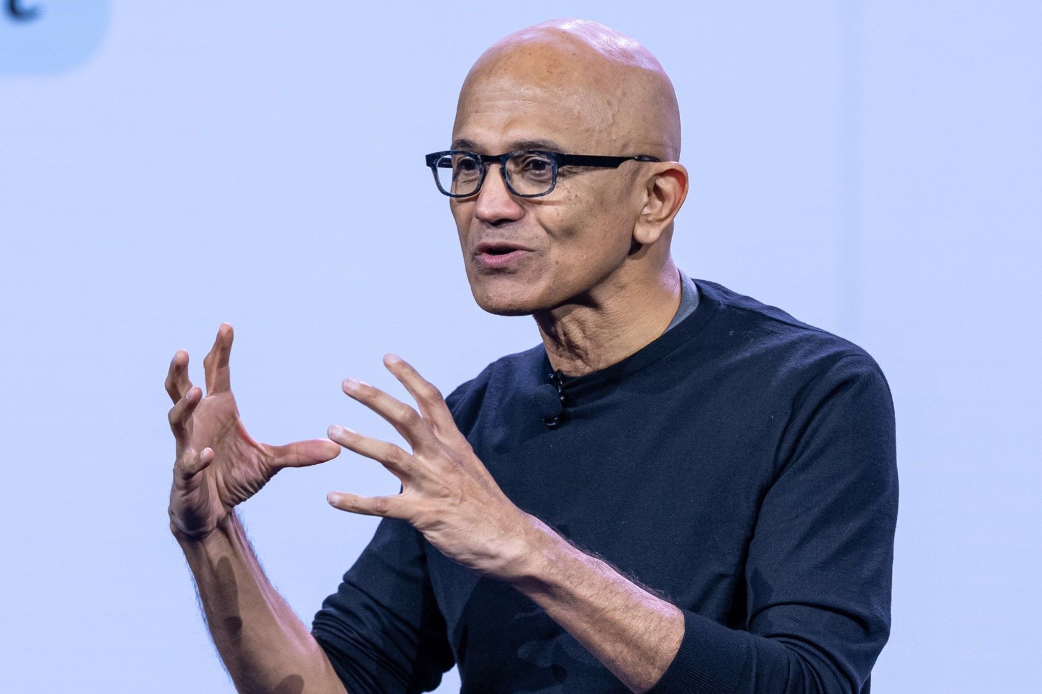 Satya Nadella: o silêncio que assombra e a lição de Ballmer