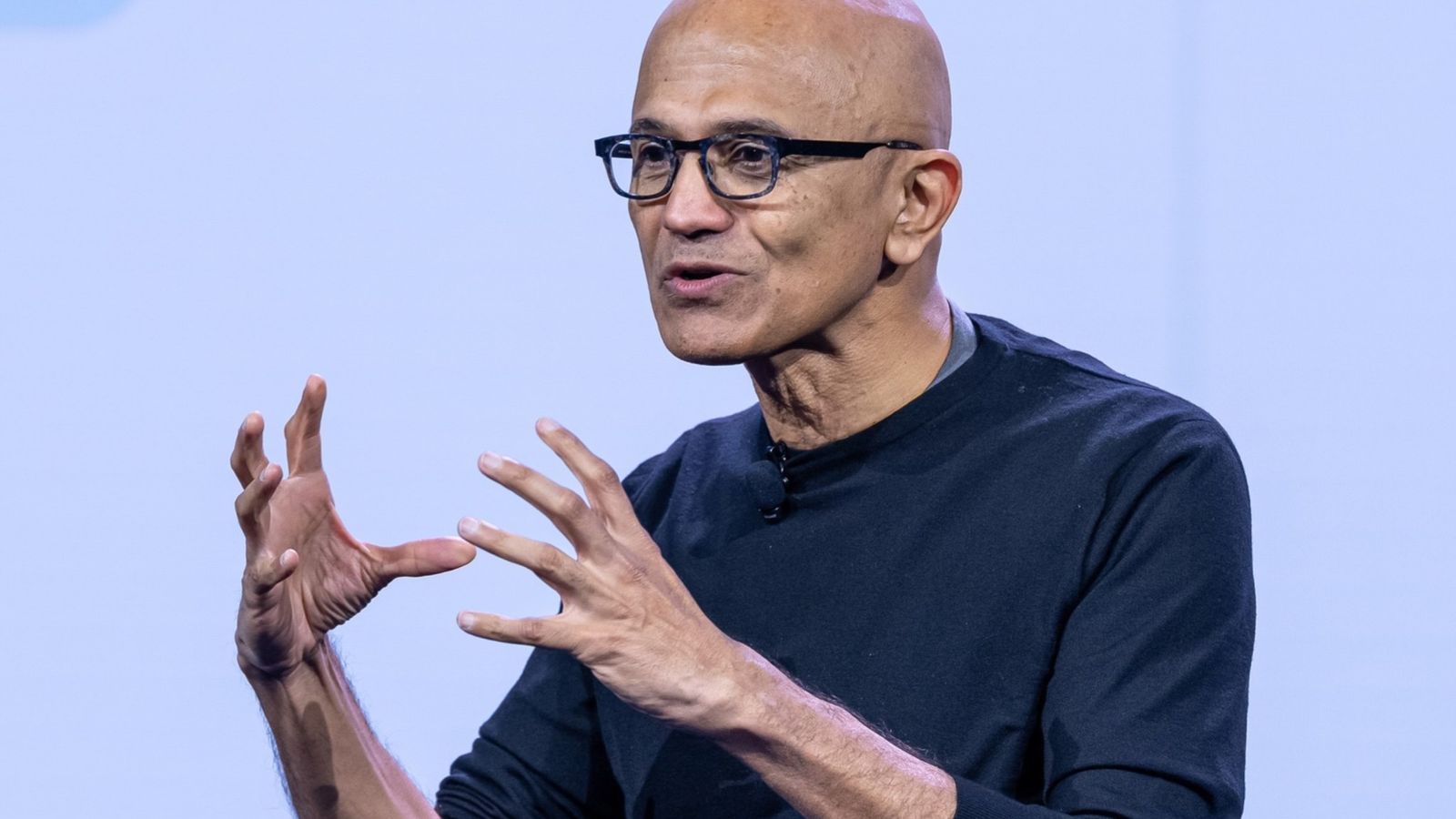 Satya Nadella: o silêncio que assombra e a lição de Ballmer