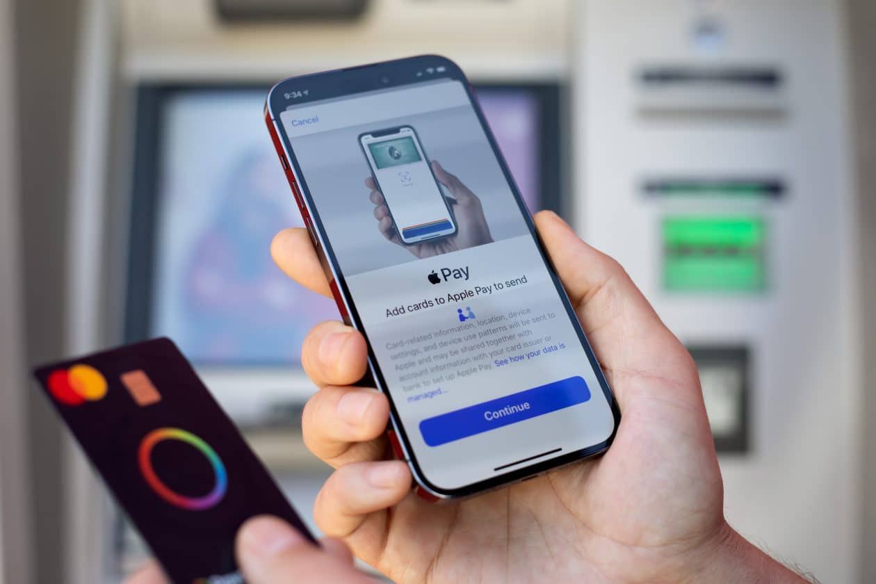 Justiça dos EUA aprova ação coletiva contra Apple por bloqueio de carteiras digitais