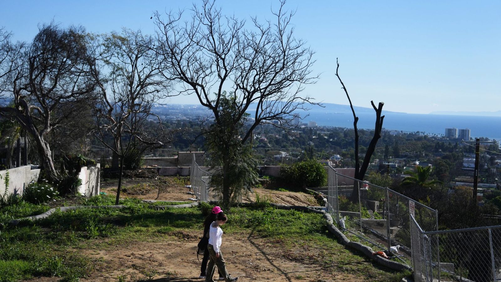 Califórnia exige de bancos agilidade em pagamentos a vítimas de incêndios