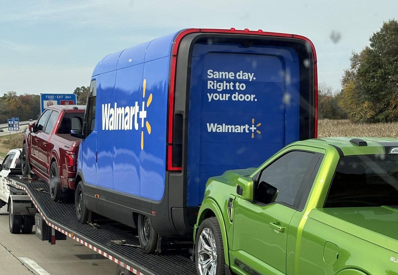Rivian e Walmart: Van elétrica flagrada levanta especulações