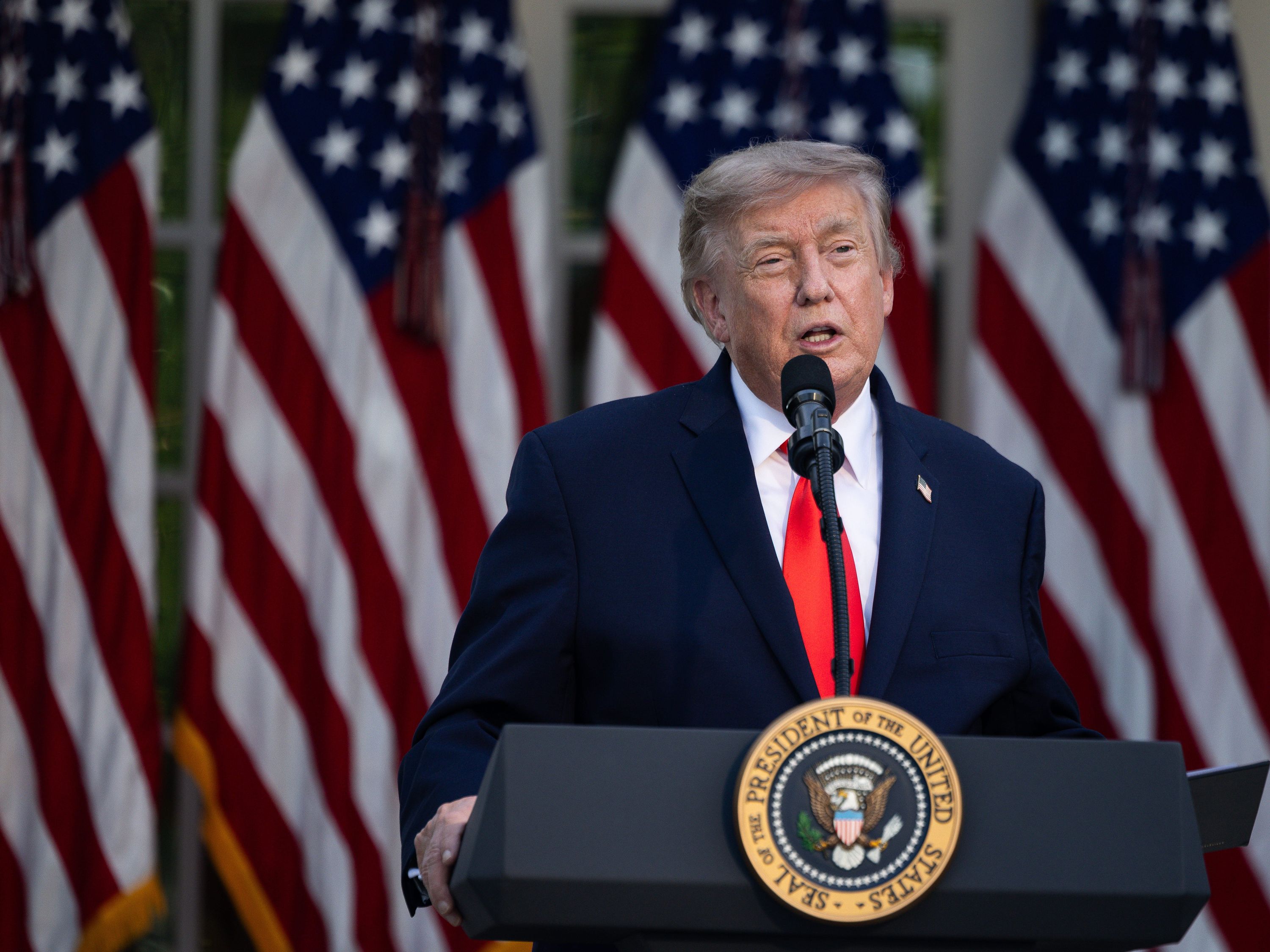 Juiz federal barra tentativa de Trump de restringir perdão de dívidas estudantis