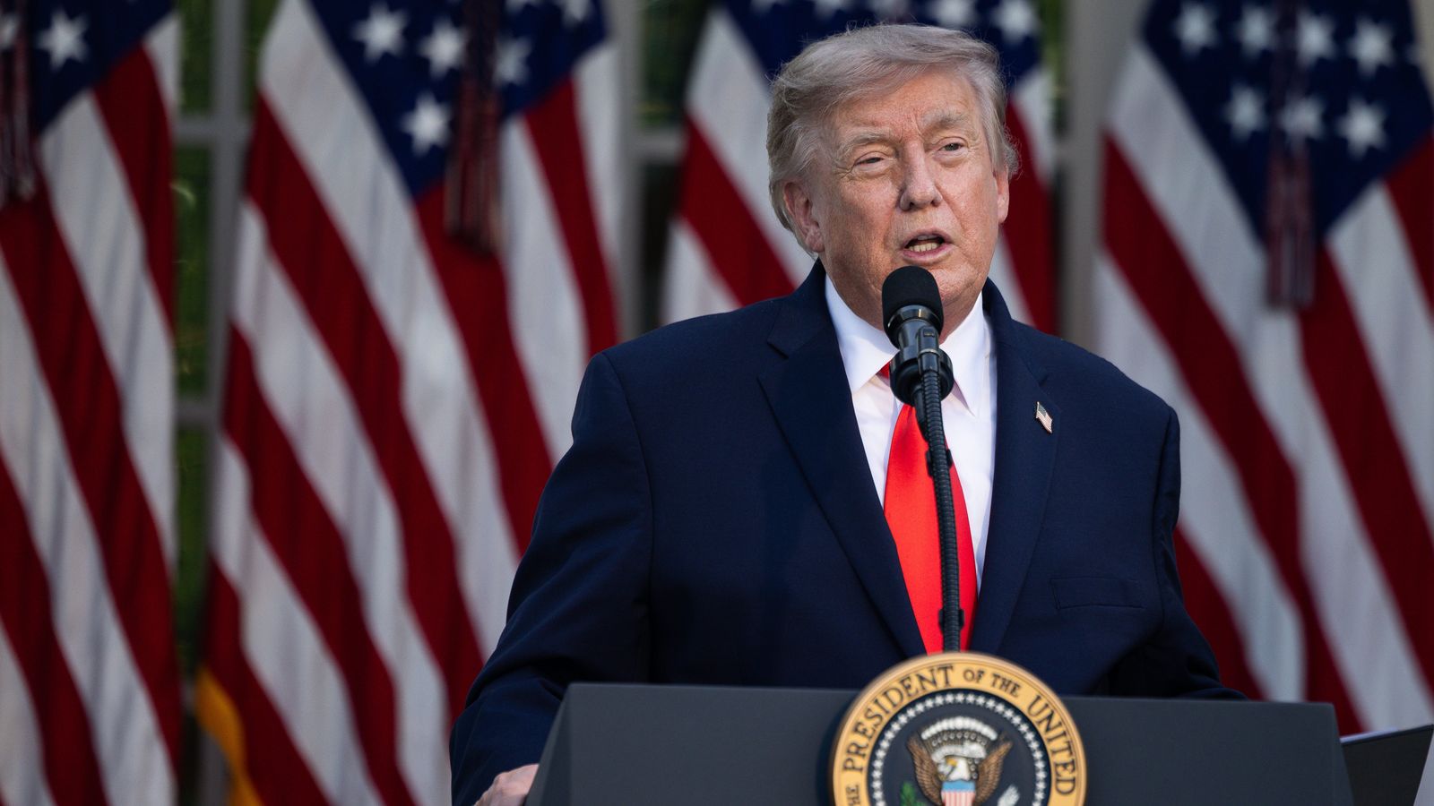 Juiz federal barra tentativa de Trump de restringir perdão de dívidas estudantis