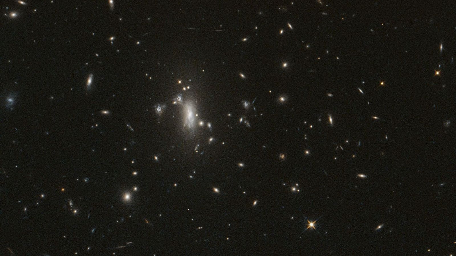 Hubble completará 200 mil órbitas em setembro e buscará supernova para medir o cosmos