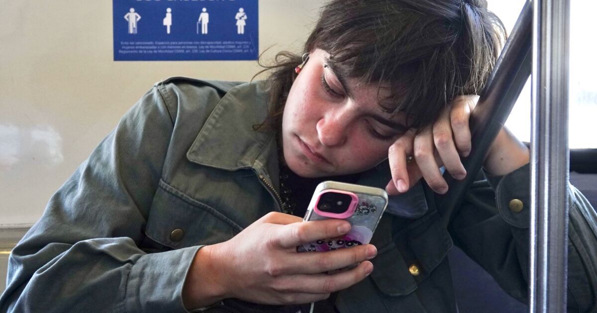 México recua em registro de celulares: 98 milhões de linhas no limbo