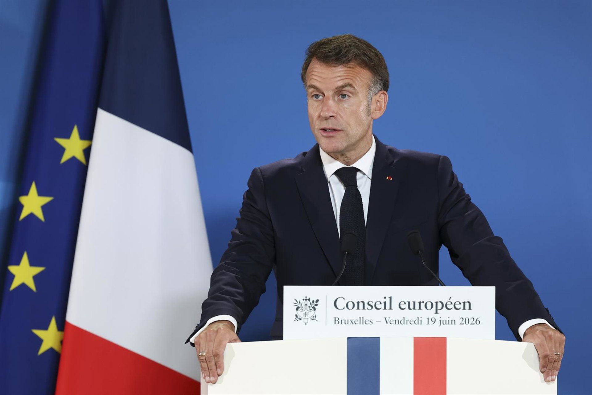 Macron critica acordo Trump-Putin sobre diesel russo e alerta sobre desconfiança