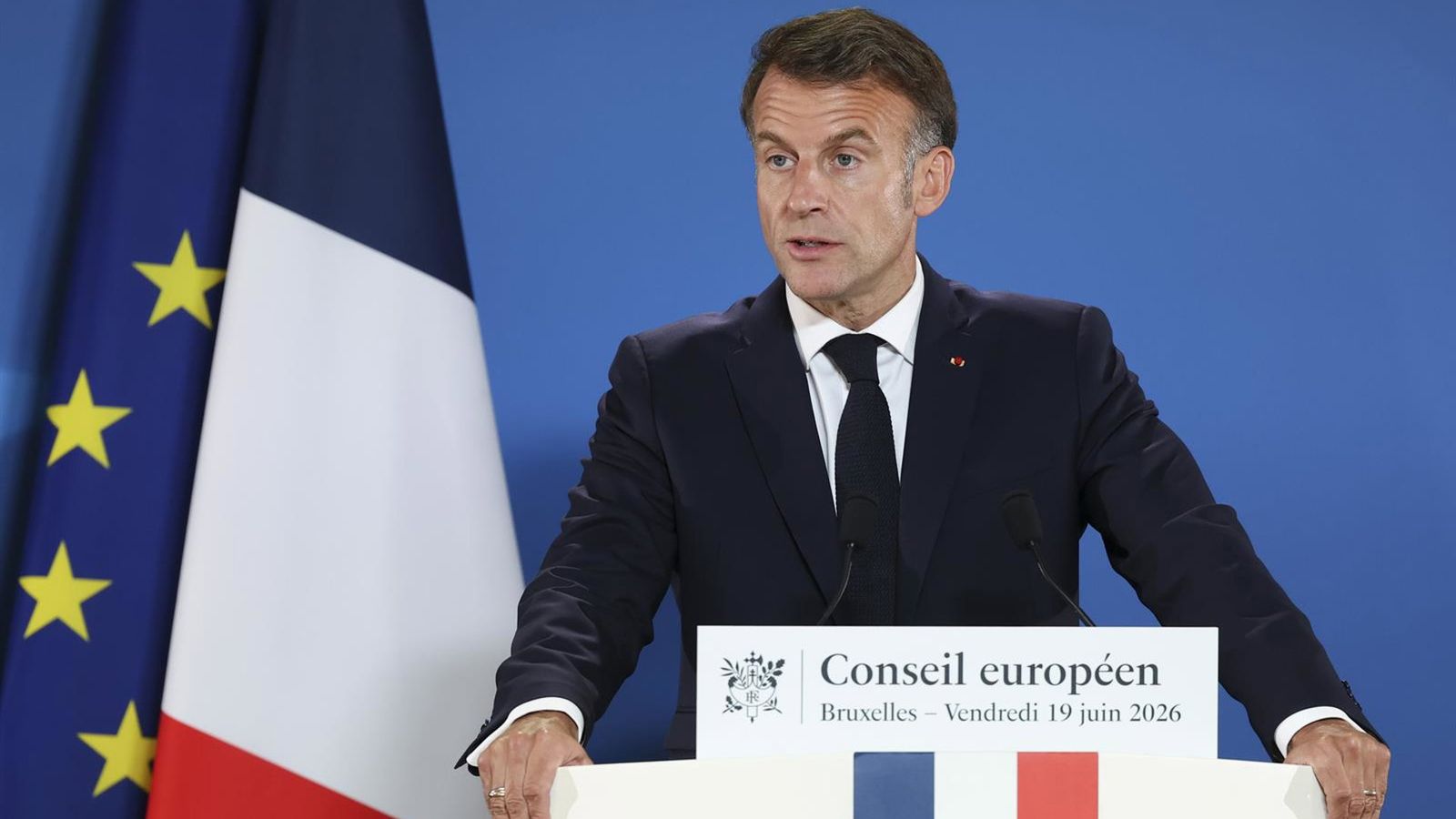 Macron critica acordo Trump-Putin sobre diesel russo e alerta sobre desconfiança