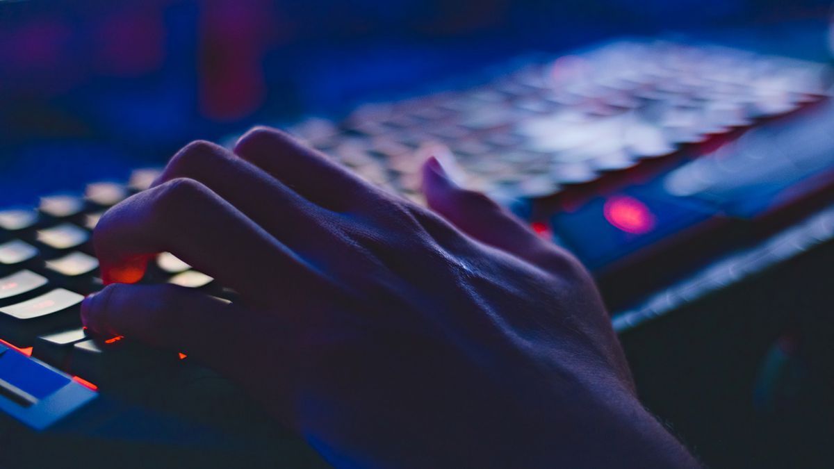 Ataque de ransomware com IA automatiza etapas e expõe vulnerabilidades em servidores