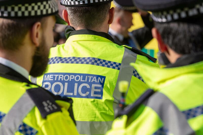 Met Police corta 700 postos na linha de frente após veto a contrato com a Palantir