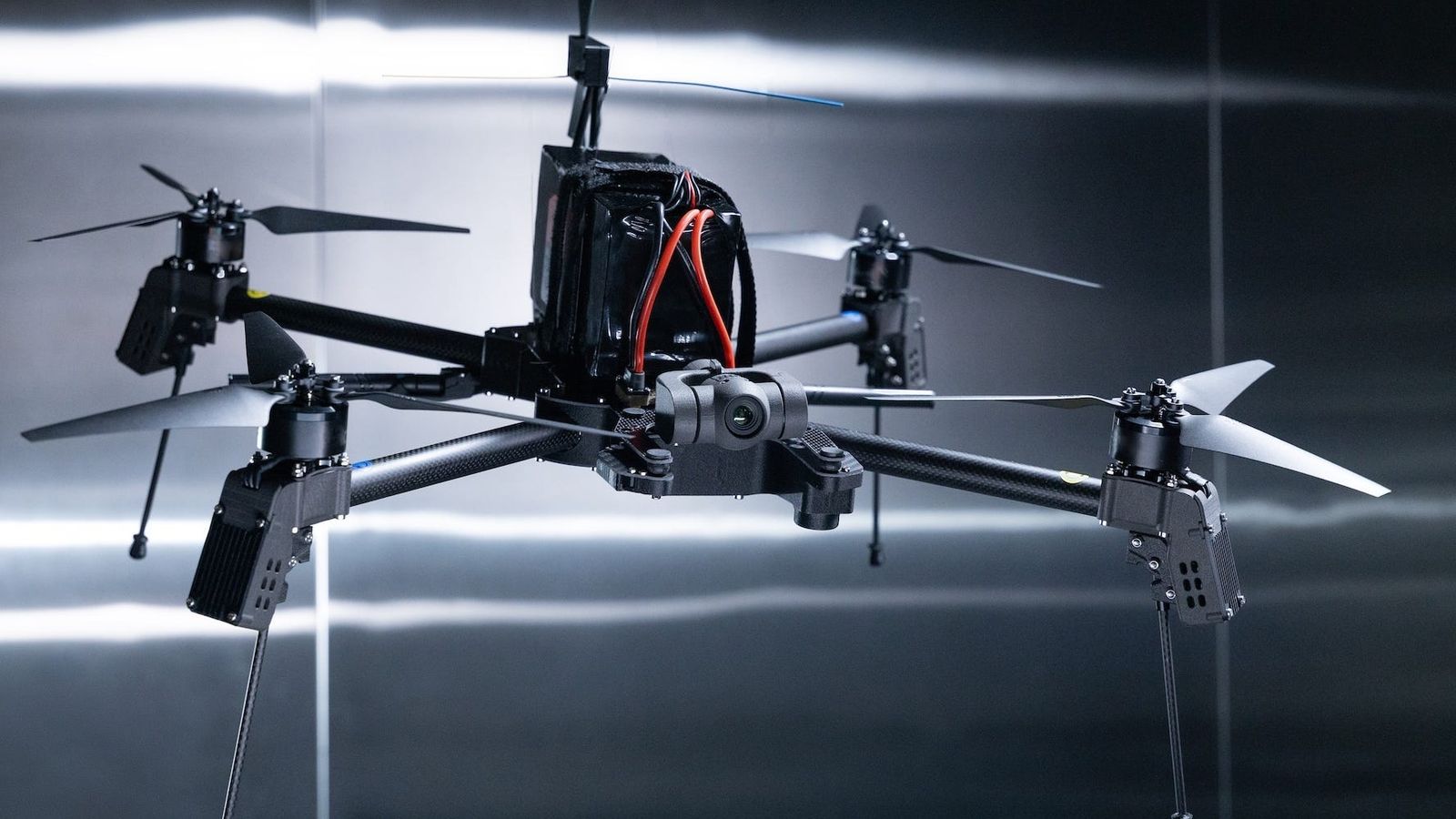 Frontline Robotics prioriza montagem manual para acelerar inovação em drones