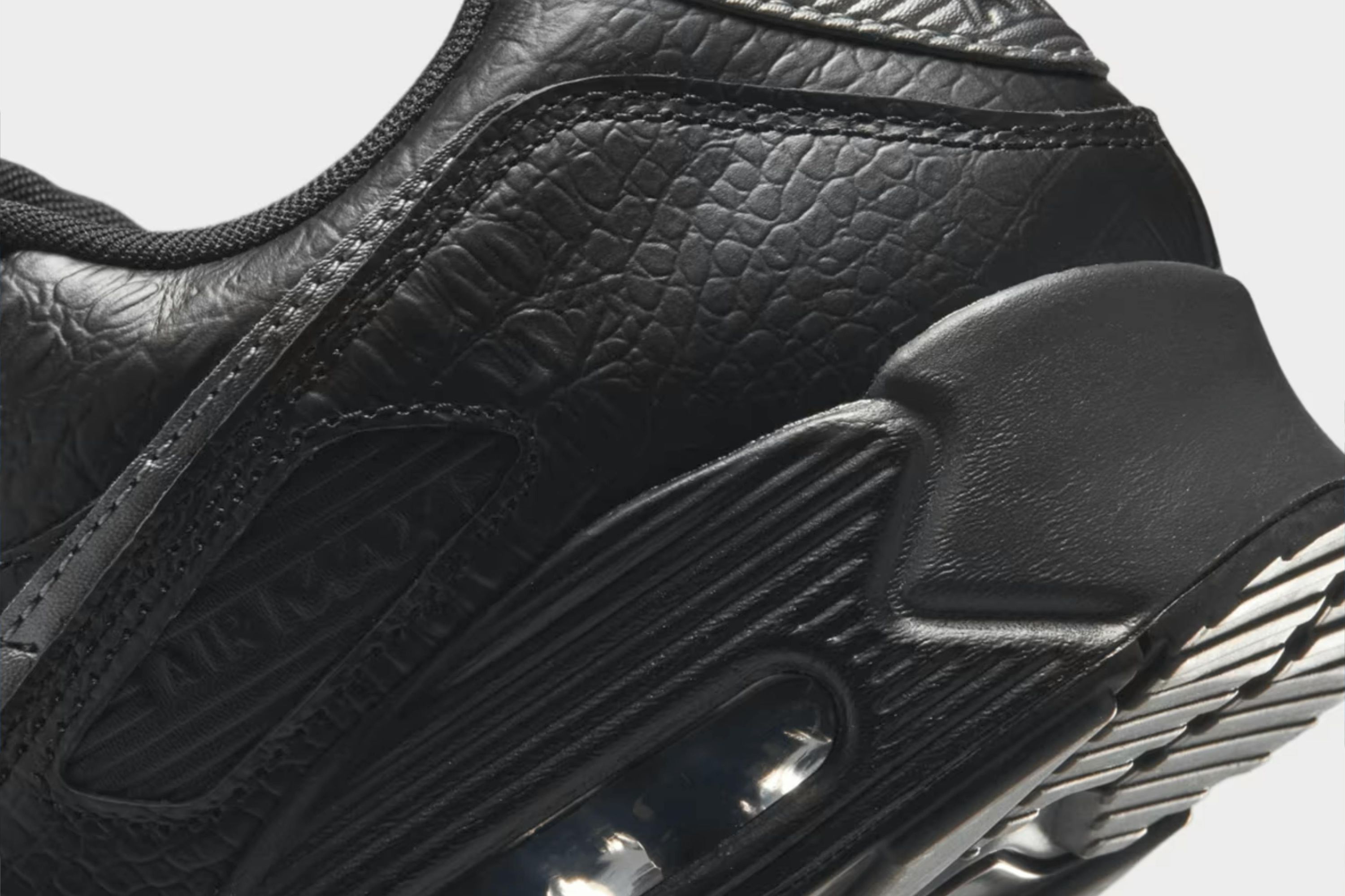 Nike Air Max 90 ressurge como item de luxo com textura de crocodilo