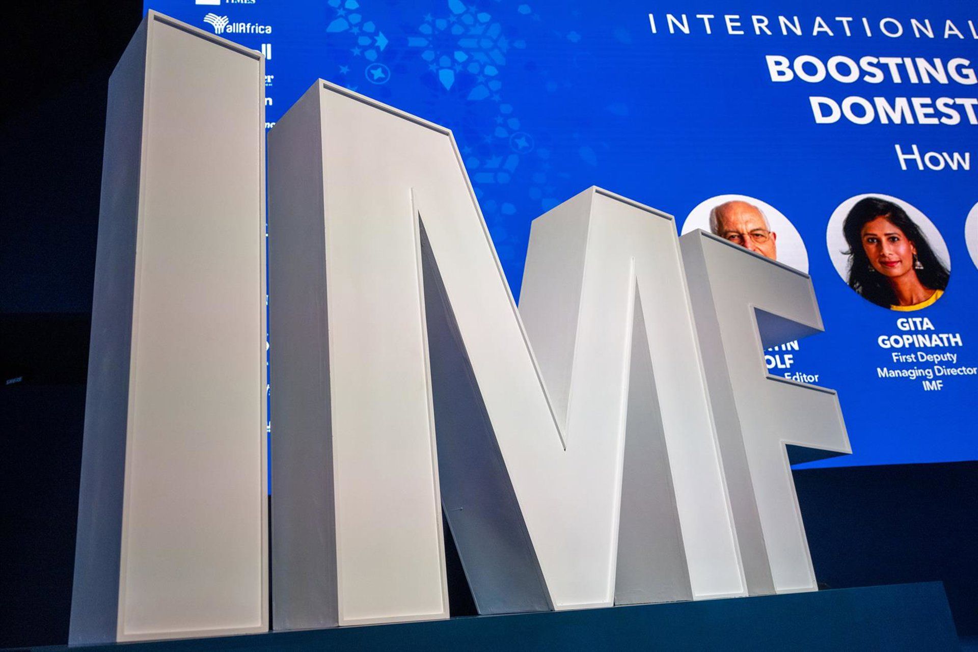 FMI avaliza aperto de capital na Suíça — UBS resiste e projeta impacto bilionário