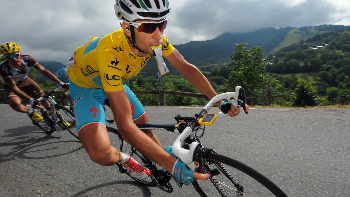 Time de ciclismo compra estoque total de gel à base de lactato — entenda a aposta