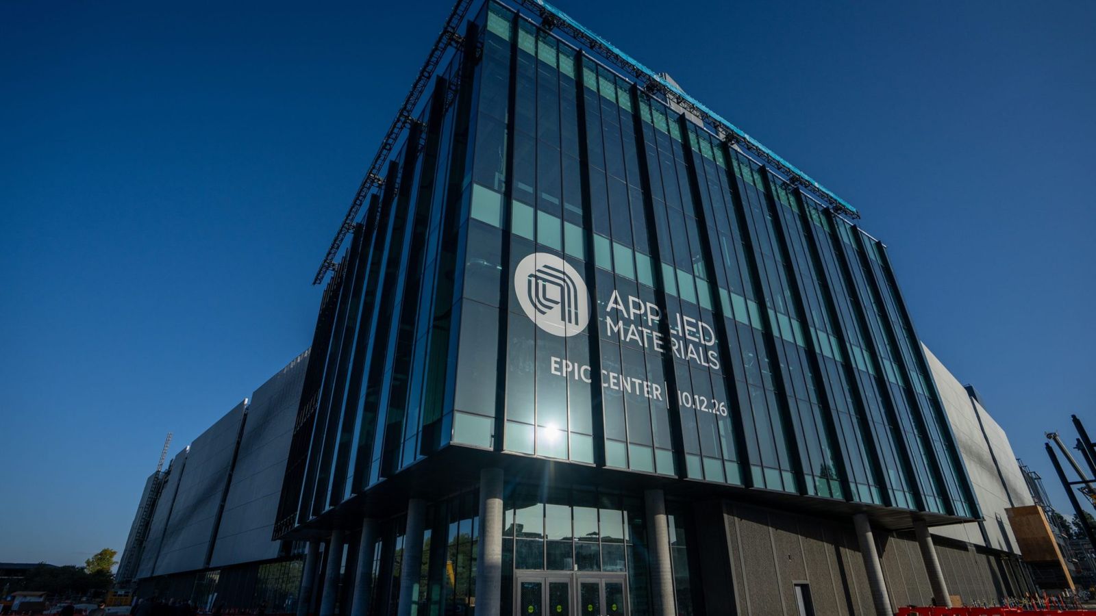 Applied Materials investe US$ 5 bi em IA para reduzir em 50% tempo de desenvolvimento de chips