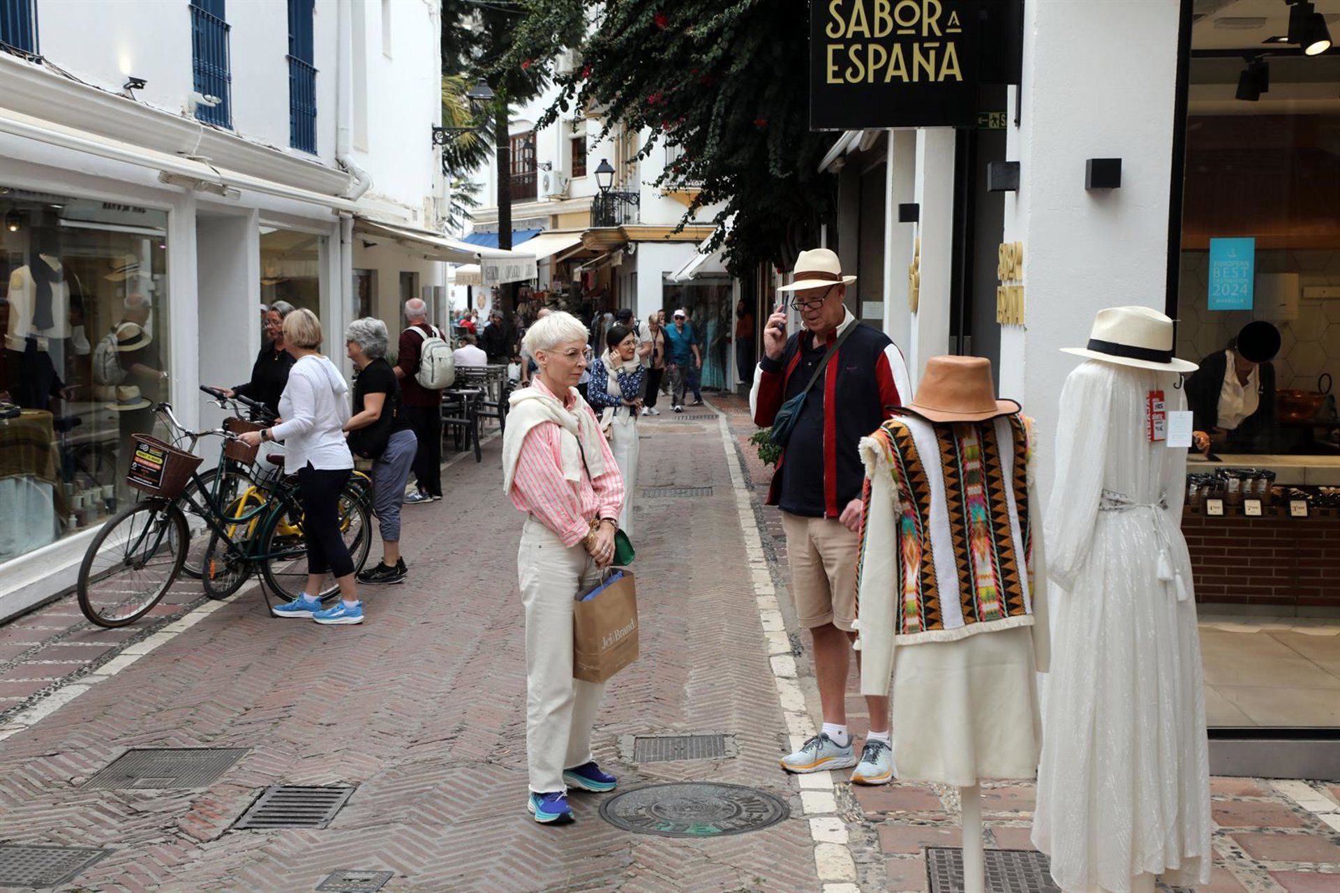 Espanhóis elevam gasto com férias para 1.400 euros — resiliência do turismo desafia inflação