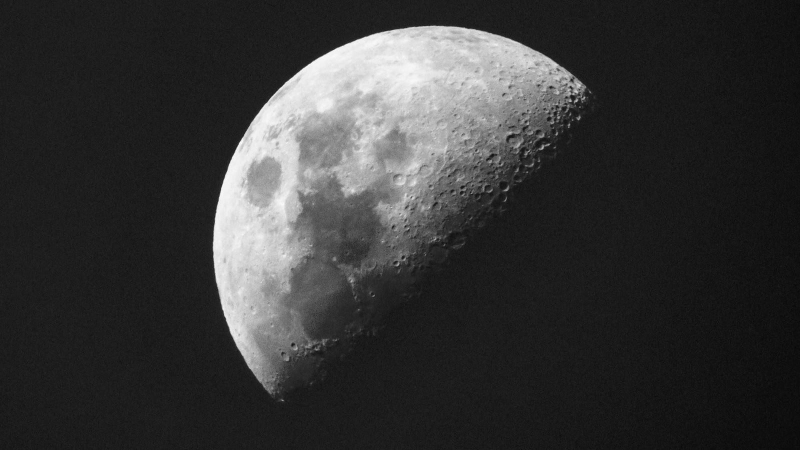 Jeff Bezos prioriza base lunar para viabilizar indústria espacial — e adia planos para Marte