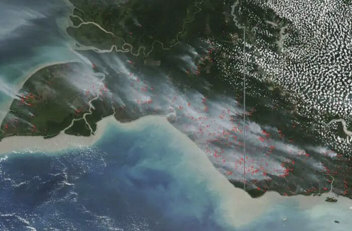 Incêndios na Indonésia fecham temporada de escalada na Carstenz Pyramid
