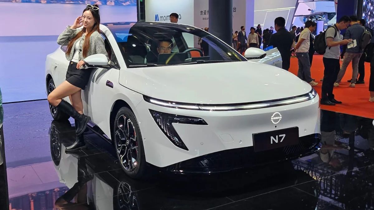 O Sentra pode morrer? Nissan testa sucessor elétrico com DNA chinês