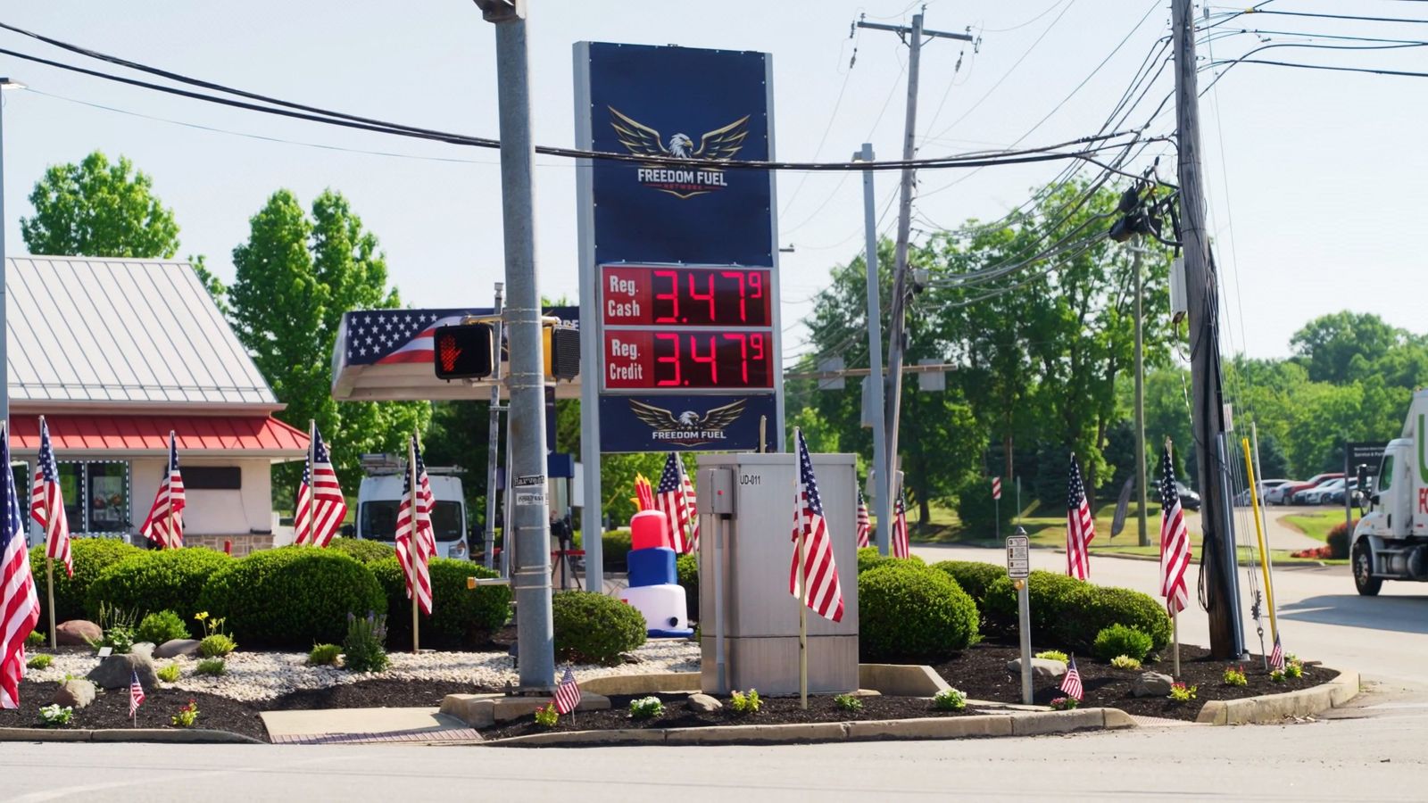 Rede Freedom Fuel levanta suspeitas ao vender gasolina abaixo do preço de mercado na Filadélfia
