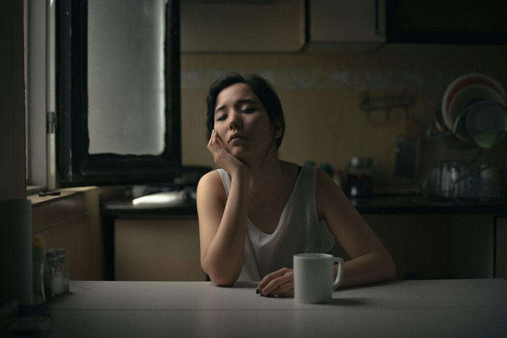 Café das cinco da tarde sabota o sono profundo — e a ciência explica o porquê