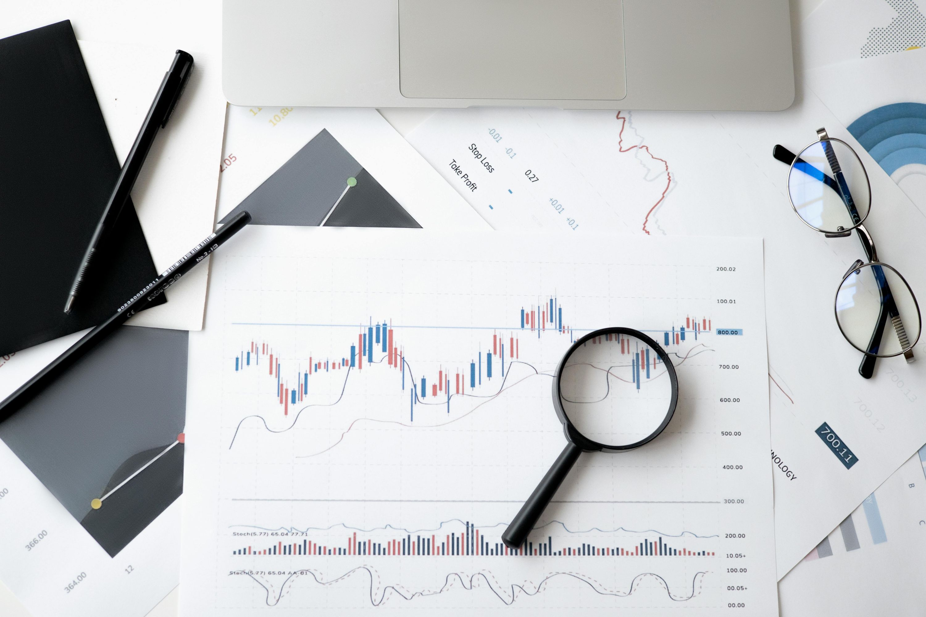 Itaú: Juros altos dividem economia em duas velocidades; exportações salvam setores