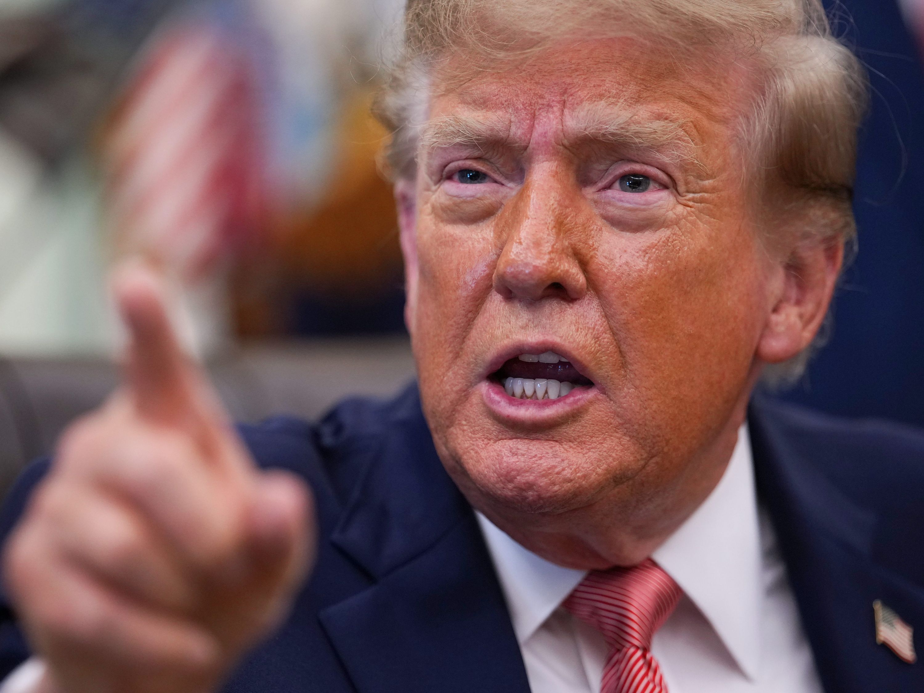 Trump propõe 'dividendos' de data centers para acalmar oposição local