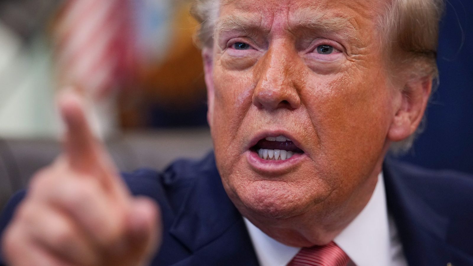 Trump propõe 'dividendos' de data centers para acalmar oposição local